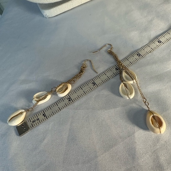 Three chain dangle cowrie shell earrings - Picture 7 of 7